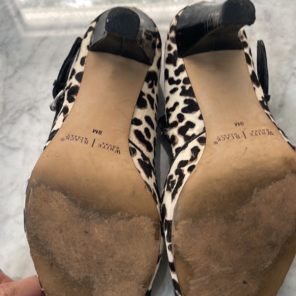 🔥5 for $15🔥 - White House Black Market unique “hair” material heels - Size 9 - Picture 10 of 16